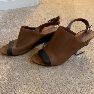 Issac Mizrahi, camel peep toe heels, size 9